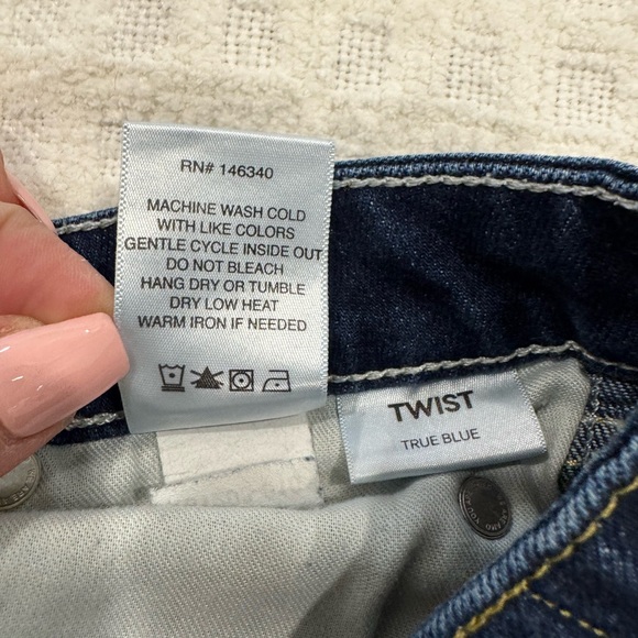 NWOT AMO Twist True Blue Designer Cropped Jeans, Size 29 - Picture 11 of 12